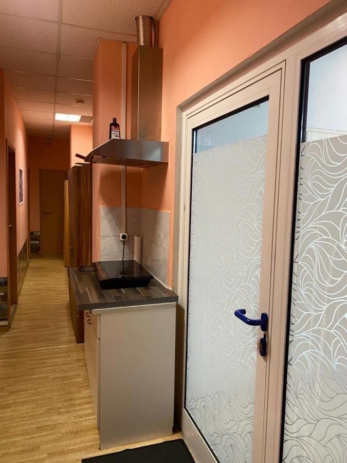 Hipokratios 3 Zimmer Mit Gemeinschaft Wc Fürth Exterior foto