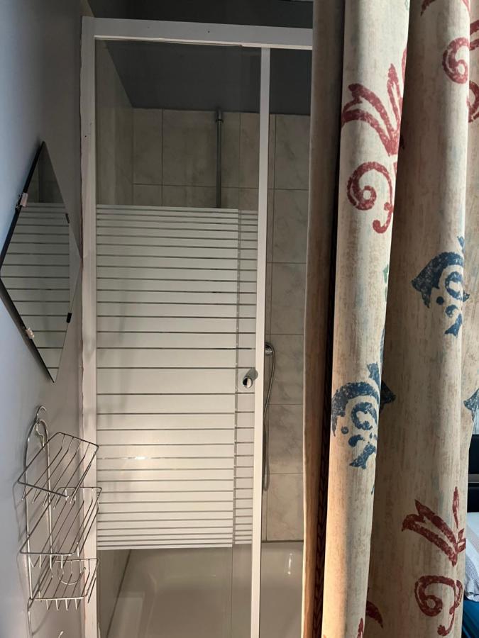 Hipokratios 3 Zimmer Mit Gemeinschaft Wc Fürth Exterior foto